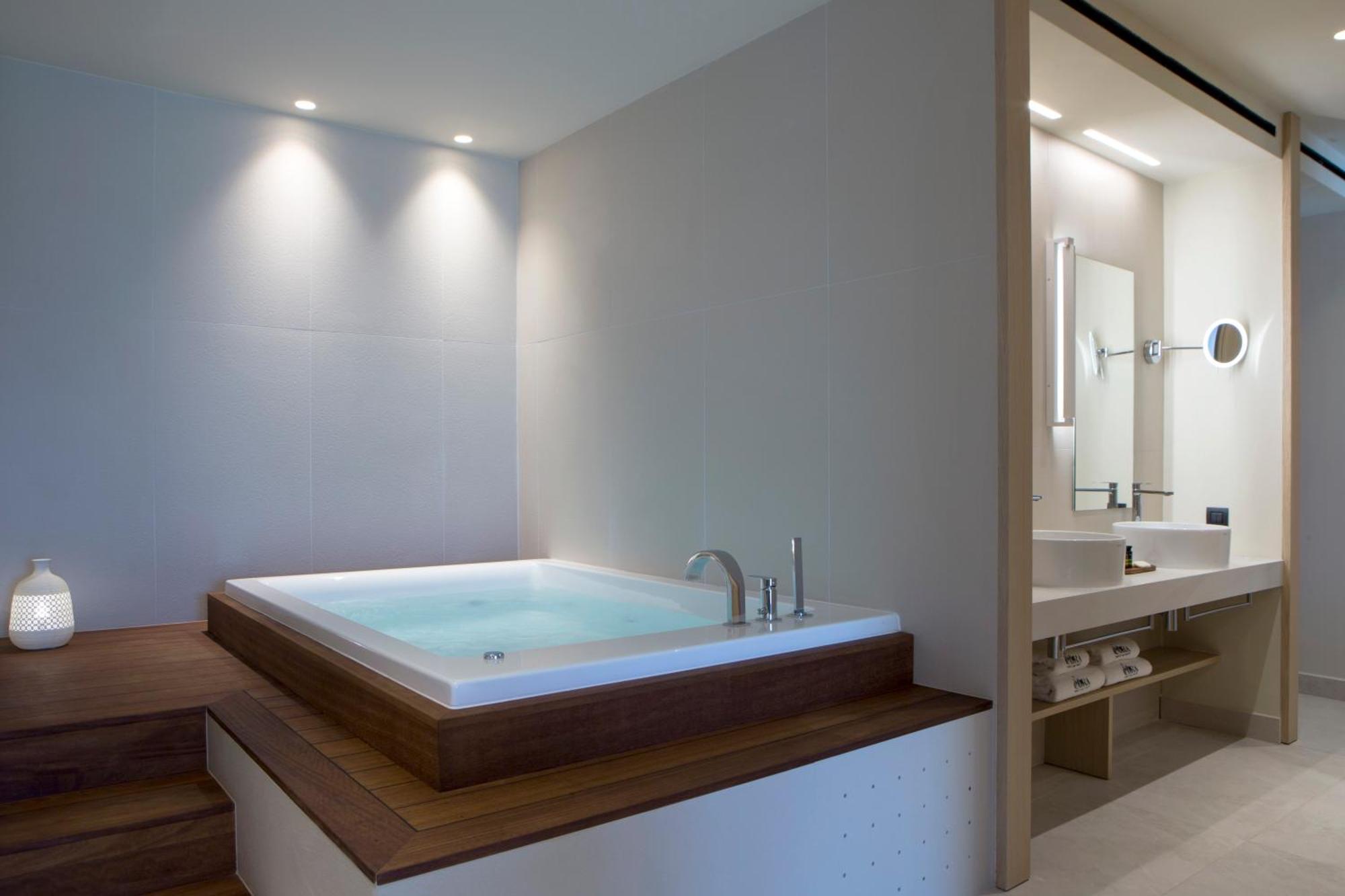 One Bedroom Panoramic suite Sea View with Private Pool & Hot Tub